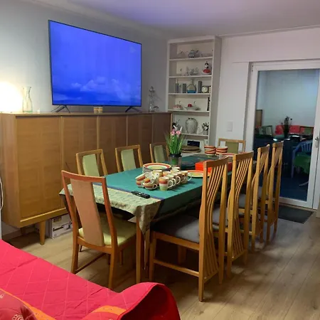Vakantiehuis Fair House Near Düsseldorf- 5 Bedrooms, Garden, Terrace Parking *
