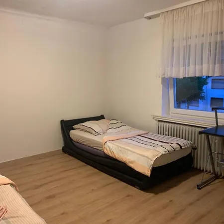 Fair House Near Düsseldorf- 5 Bedrooms, Garden, Terrace Parking Vakantiehuis *