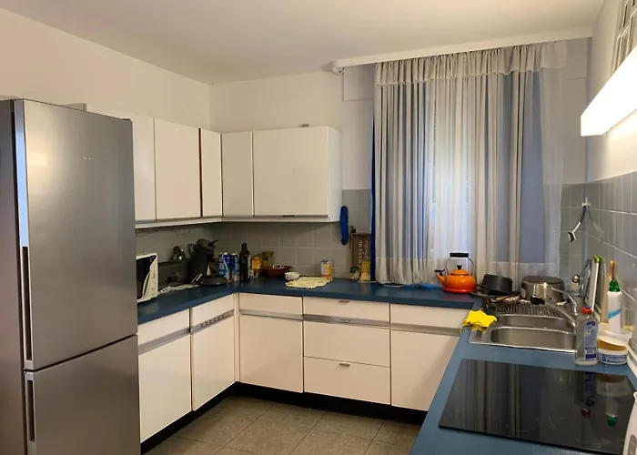 Fair House Near Duesseldorf- 5 Bedrooms, Garden, Terrace Parking بيت للعطل *