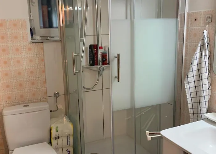 بيت للعطل Fair House Near Duesseldorf- 5 Bedrooms, Garden, Terrace Parking *